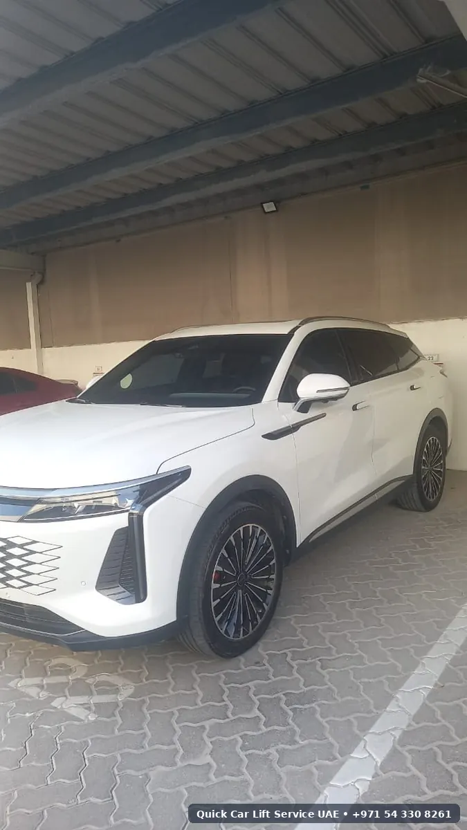 White SUV – Quick Car Lift Service UAE car lift fleet vehicle in the UAE